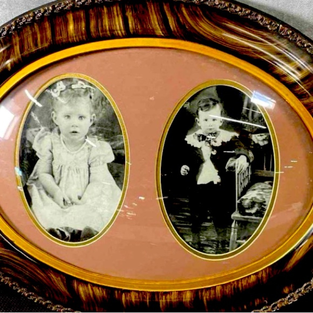 Victorian, Tiger Stripe Bubble Glass Convex Oval Frame Children Photos - Antique